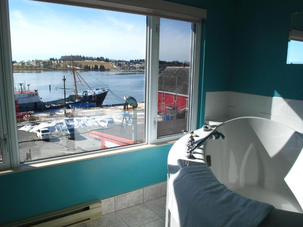 Brigantine Inn Lunenburg Habitación foto